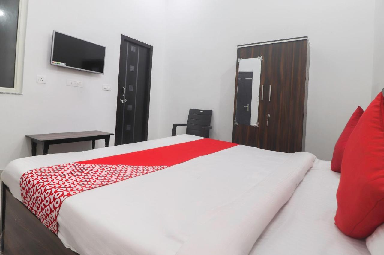 Отель Oyo 67215 Shri Hit Radha Bhawan Вриндавана Экстерьер фото